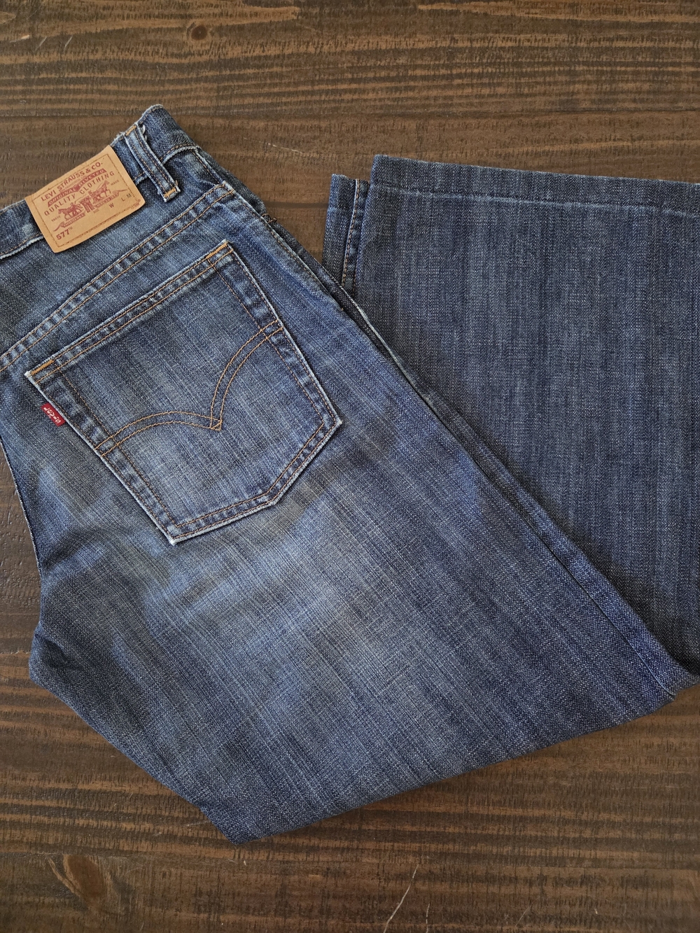 Levi's Women's Blue Denim Capris - Classic Straight Fit